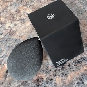 IL Makiage "The Blender" Flawless Base Makeup Sponge